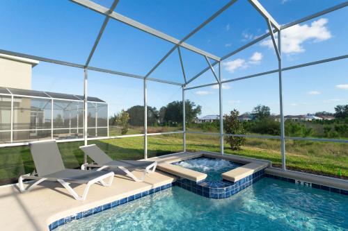 Gorgeous 6 Bd SF Close to Disney w  Pool   Champions Gate Resort 712
