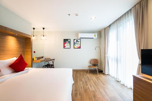 room detail thumbnail 1