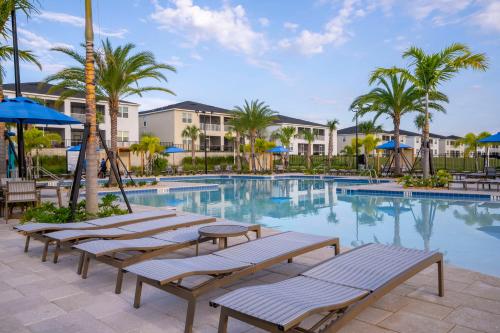 Gorgeous 6 Bd SF Close to Disney w  Pool   Champions Gate Resort 712