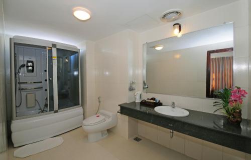 room detail thumbnail 2