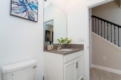 Stunning 4Bd w/ Private Pool Storey Lake 4245