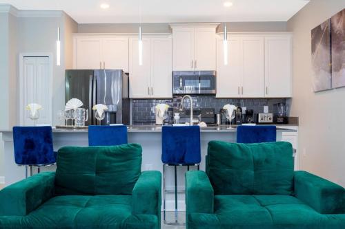 Stunning 4Bd w/ Private Pool Storey Lake 4245