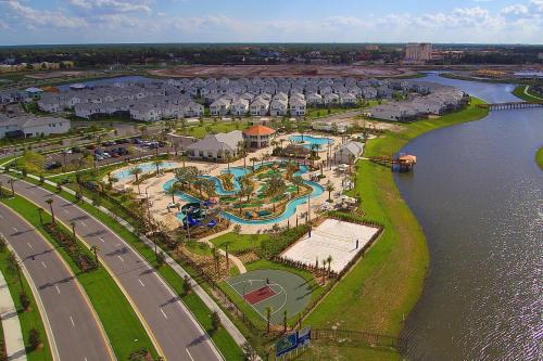 Stunning 4Bd w/ Private Pool Storey Lake 4245