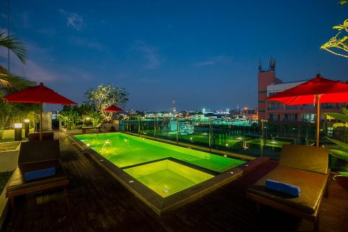 スイミングプール, サンシャイン ヒップ ホテル (Sunshine Hip Hotel) in パタヤ北部