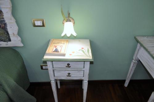 Double Room with Balcony image 5