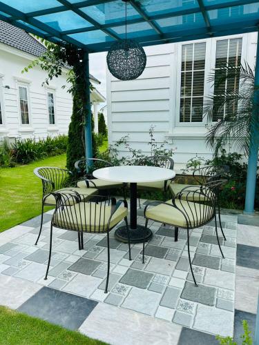 Phong Đoi tai Happy Villa, Vuon Vua Resort & Spa in Phu Tho