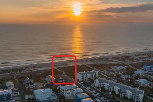 Sun & Fun Oceanfront Saint Augustine Beach!, Сент-Огастин (фото 6)