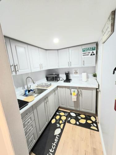 virtuve, Welcome to your Serene Gateway in Northdale (ON)