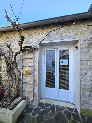 Viesnīcas āriene, Une nuit dans le Vexin in Magny-en-Vexin