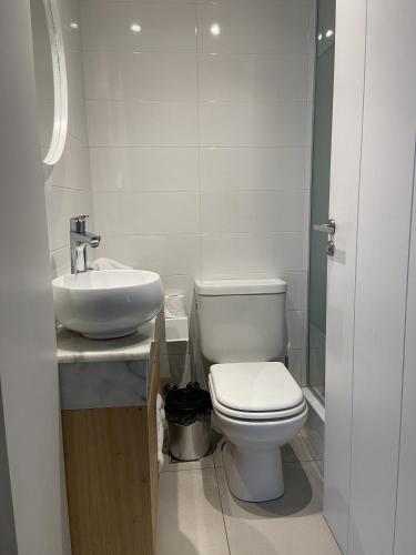 Studio Apartment with Balcony image 7
