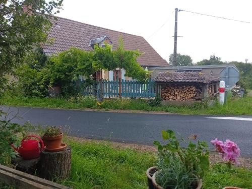 Voi-la-la-vie gîte à louer Saint-Christophe-en-Boucherie