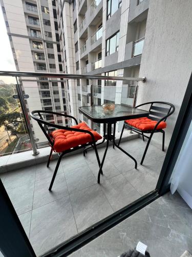 Kilátás, Fancy Luxury Homes in Woodley