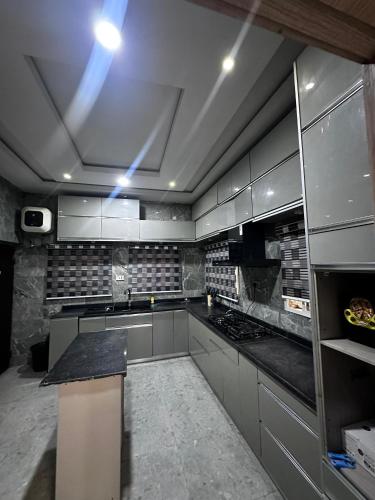 Dapur, LUXURY 4BR Duplex with STARLINK & PS5, 4mins to GRA in Port Harcourt
