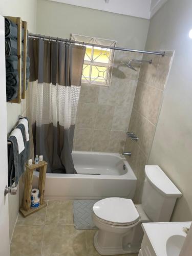 حمام, Sians Starfruit Villa in فالماوث