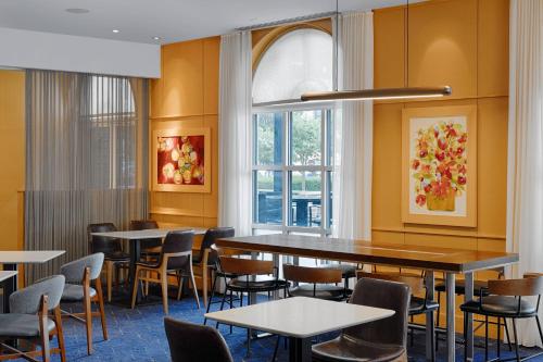 Courtyard by Marriott Springfield Downtown - image 12