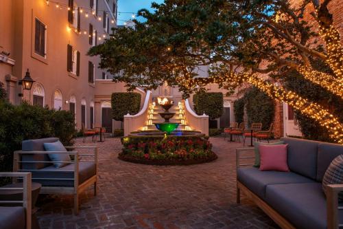 643320908 Hotel de la Poste - French Quarter, A Renaissance Hotel