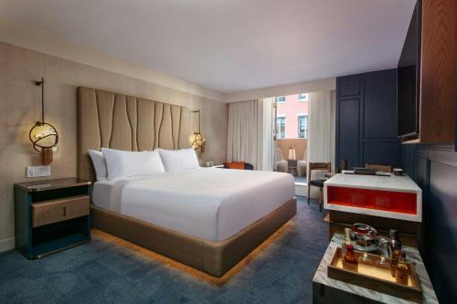 643320935 Hotel de la Poste - French Quarter, A Renaissance Hotel