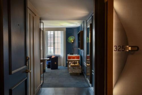 643321013 Hotel de la Poste - French Quarter, A Renaissance Hotel