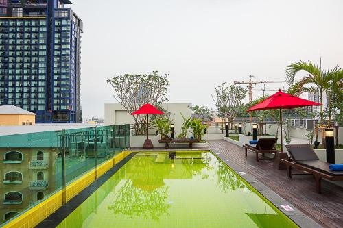 スイミングプール, サンシャイン ヒップ ホテル (Sunshine Hip Hotel) in パタヤ北部