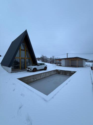 Vikendica sa bazenom HUZUR in Ostrožac