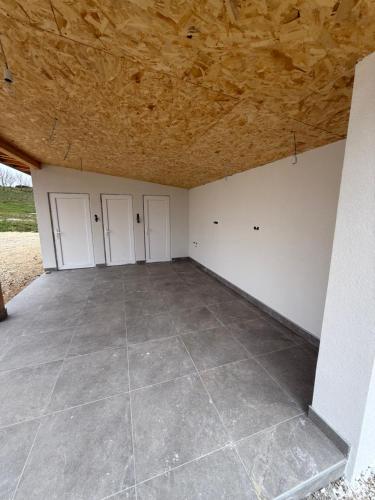 Vikendica sa bazenom HUZUR in Ostrožac