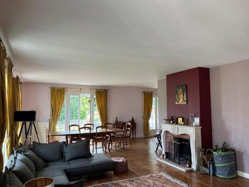 Maison d 'architect Bourgogne gîte à louer Turny