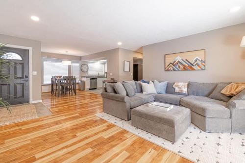 Vibrant Boho Home 3 Bed Pet Friendly - image 11