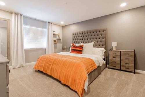 Vibrant Boho Home 3 Bed Pet Friendly - image 5