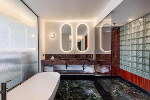 room detail thumbnail 2