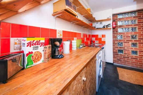 Quirky and Cosy Soho Stables House, London (photo 6)