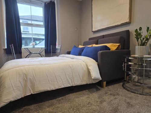 StayZen Apartments - Free Parking & Private Garden Ground Floor Central Woking - Business & Leisure in Woking