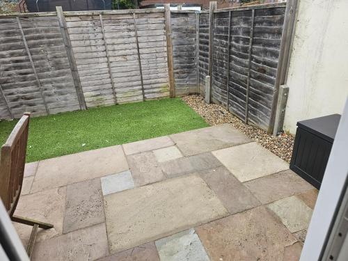 StayZen Apartments - Private Garden & Free Parking Ground Floor Central Woking - Business & Leisure in Woking