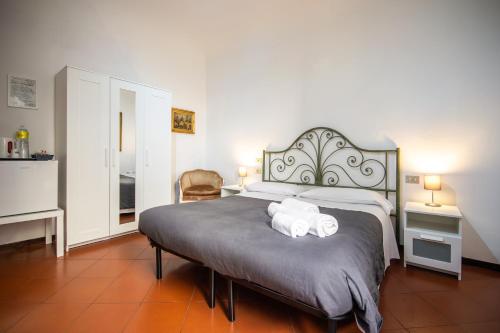 Standard Double Room image 10
