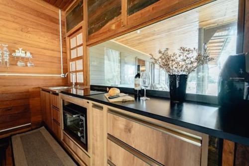 Rustic House on Armação Beach (Rustic House on Armacao Beach) in Armacao