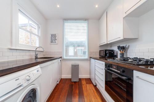 Penthouse 2BR duplex with Roof Terrace in Shoreditch, London (photo 10)