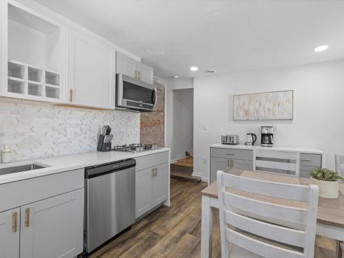 Lawrenceville Central !5 Spacious and Quiet Three Bedroom Apartment with Free Street Parking detail