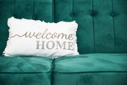 Luxury Nostalgic City Centre Stay with Pool Table, Netflix, Sofa bed, Sleeps 6, Nostalgia Stays, Birmingham (photo 8)