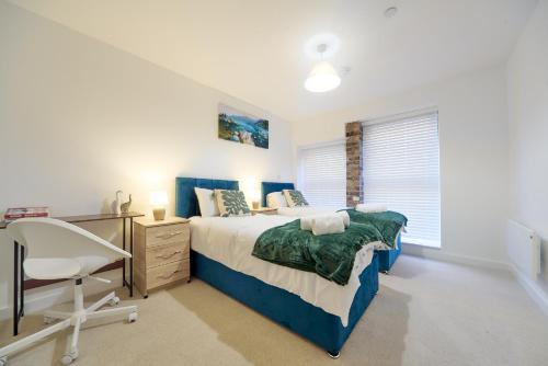 Luxury Nostalgic City Centre Stay with Pool Table, Netflix, Sofa bed, Sleeps 6, Nostalgia Stays, Birmingham (photo 2)