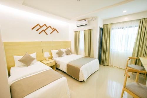 1 double bed, 1 twin bed