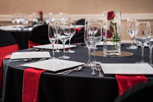 Courtyard by Marriott Long Beach Downtown - image 12