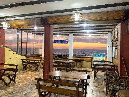 El Viejo y El Mar Hostal Restaurante in Crucita