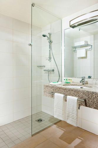 Courtyard by Marriott Paris Arcueil - image 2