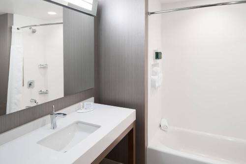 Courtyard by Marriott Hilton Head Island - image 11