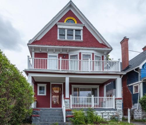 Private 3bd Kingbdpooltablebillstvniagrafall near Darwin Martin-ház