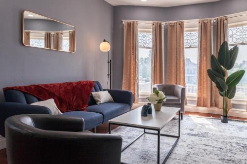 Private 3bd Kingbdpooltablebillstvniagrafall near Darwin Martin-ház