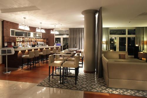 AC Hotel by Marriott Ambassadeur Antibes - Juan Les Pins - image 11