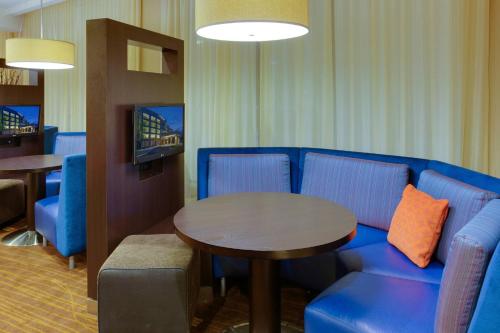 บริการและสิ่งอำนวยความสะดวก, Courtyard by Marriott Pittsburgh North/Cranberry Woods in เครนเบอร์รี่ ทาวน์ชิป (PA)