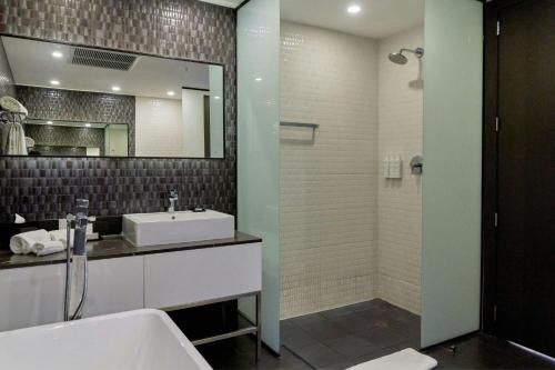 Two-Bedroom Suite with City View image 2