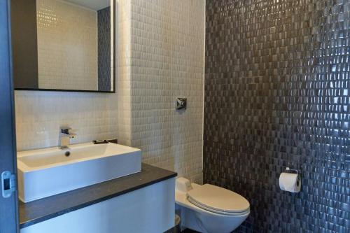 Two-Bedroom Apartment with City View image 3