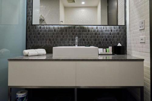 Two-Bedroom Suite with City View image 1